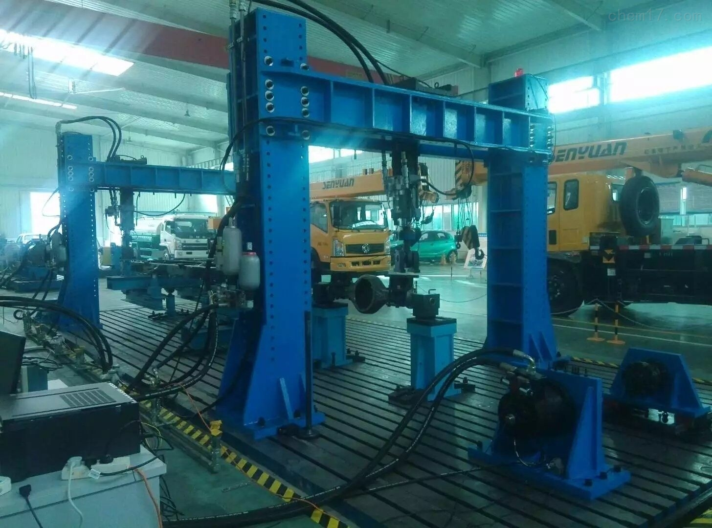 中國二汽吊架動靜萬能疲勞試驗(yàn)機(jī)